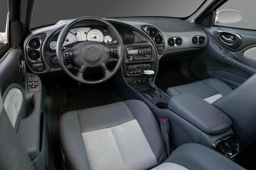  Pontiac Bonneville GXP 2004 года  (фото 15 из 26)